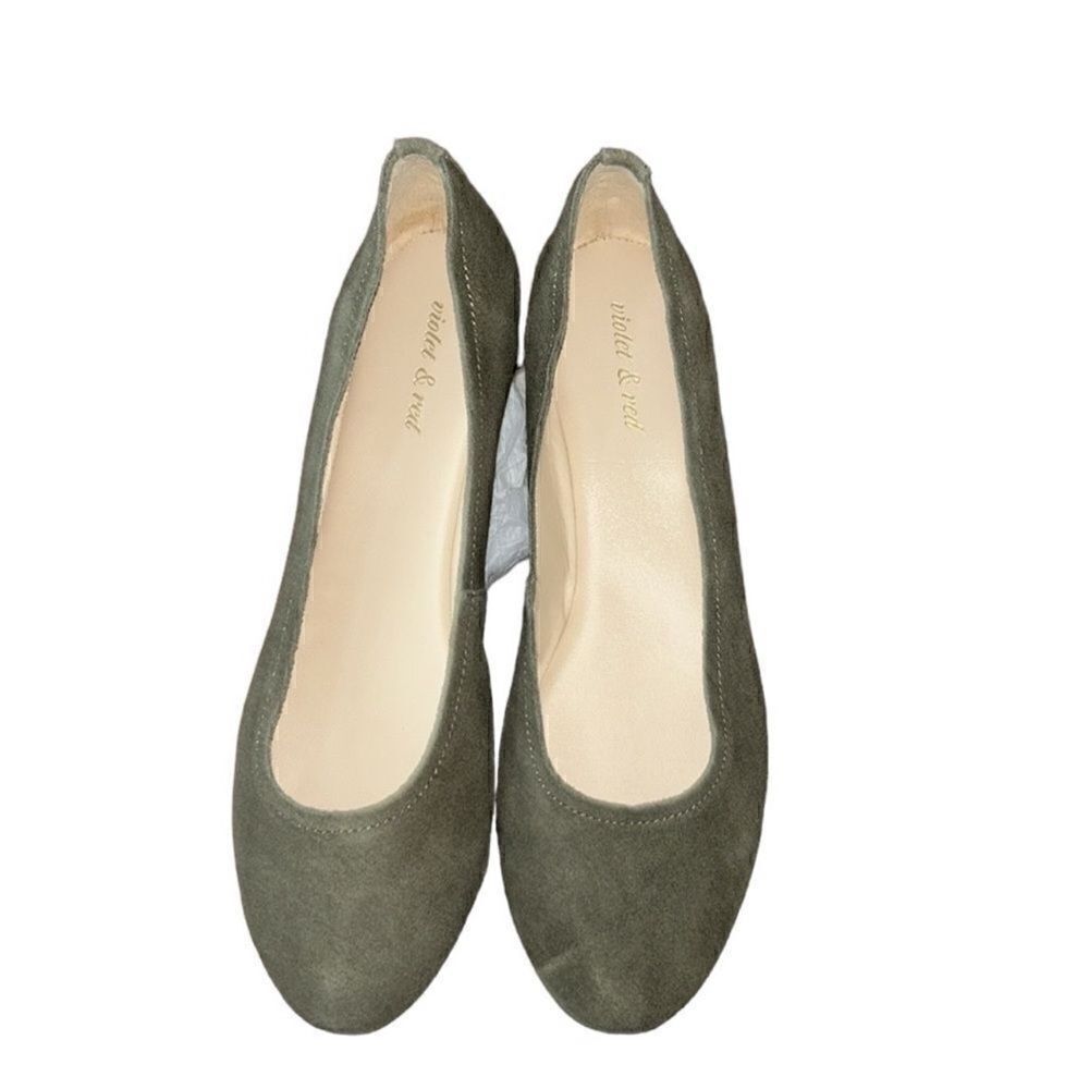 Violet & Red Ballet Flat Green Suede Leather
Shoes(Size 8.5M)